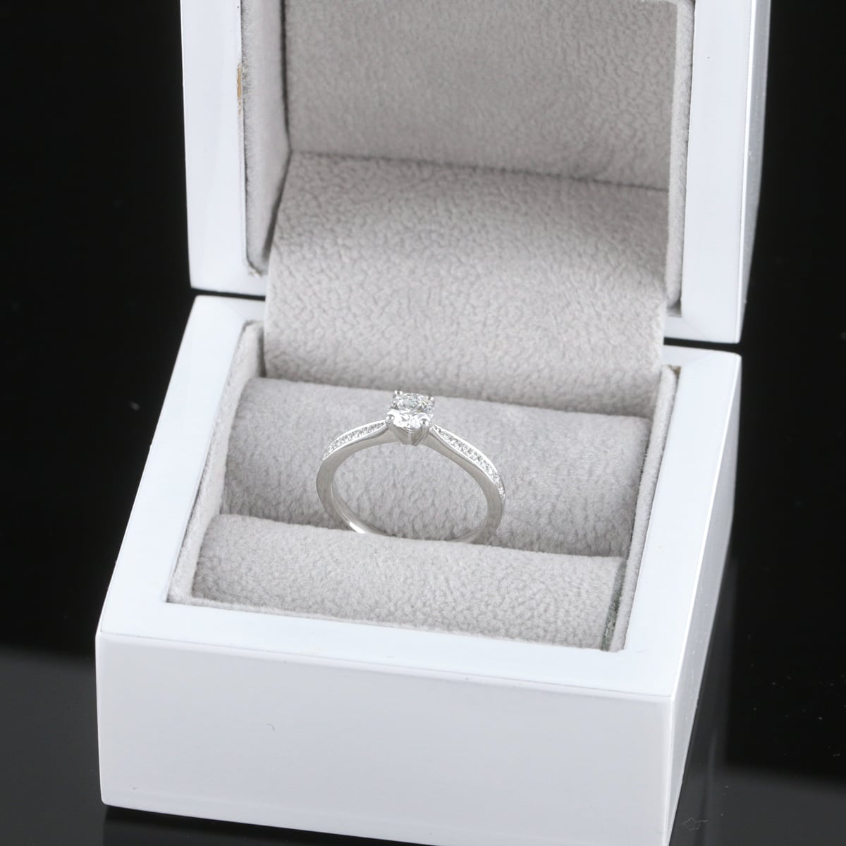 Timanttisormus 0,60 ct (SKU 608)