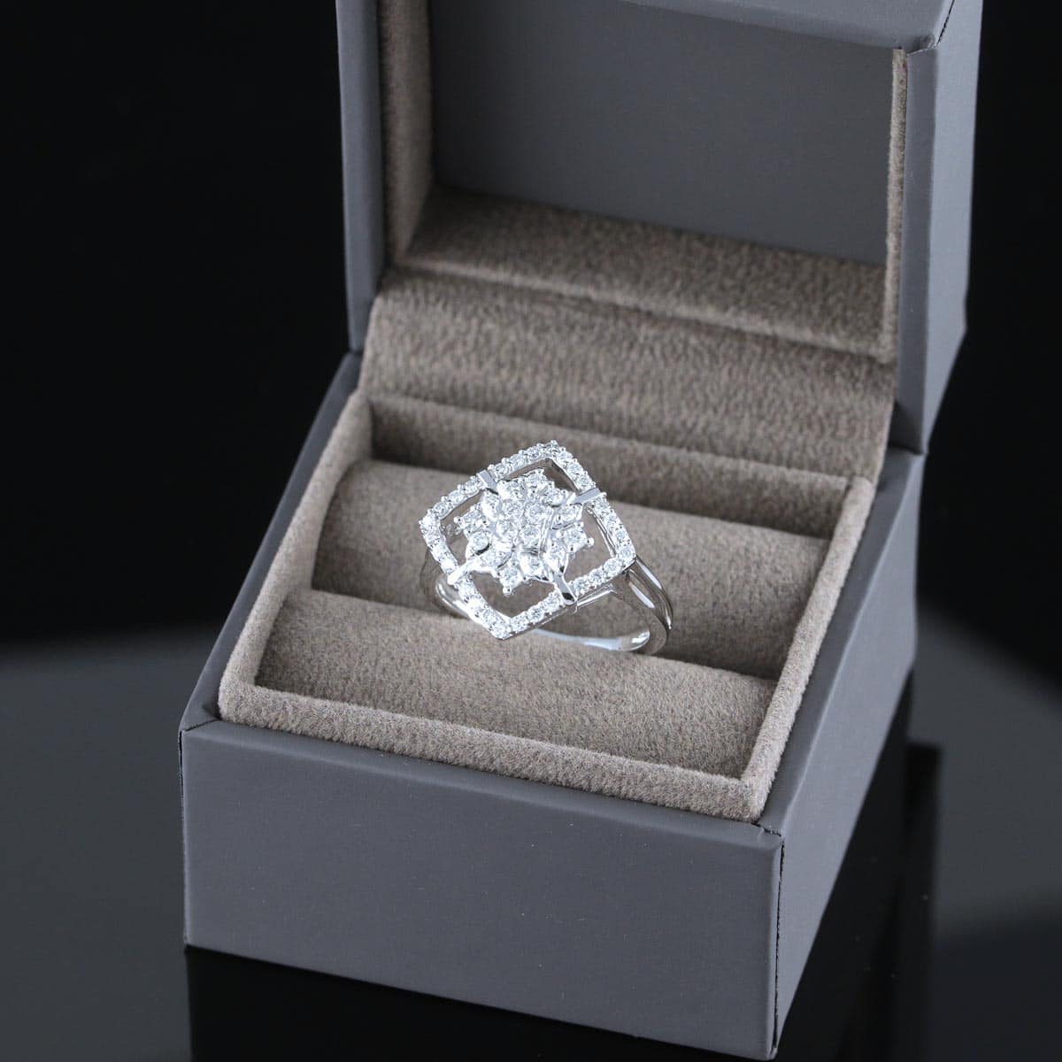 Timanttisormus 0,56 ct (SKU 1009)