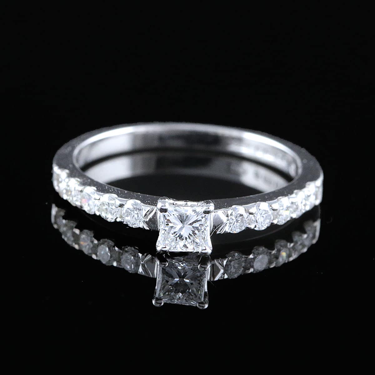 Timanttisormus 0,60 ct (SKU 1031)