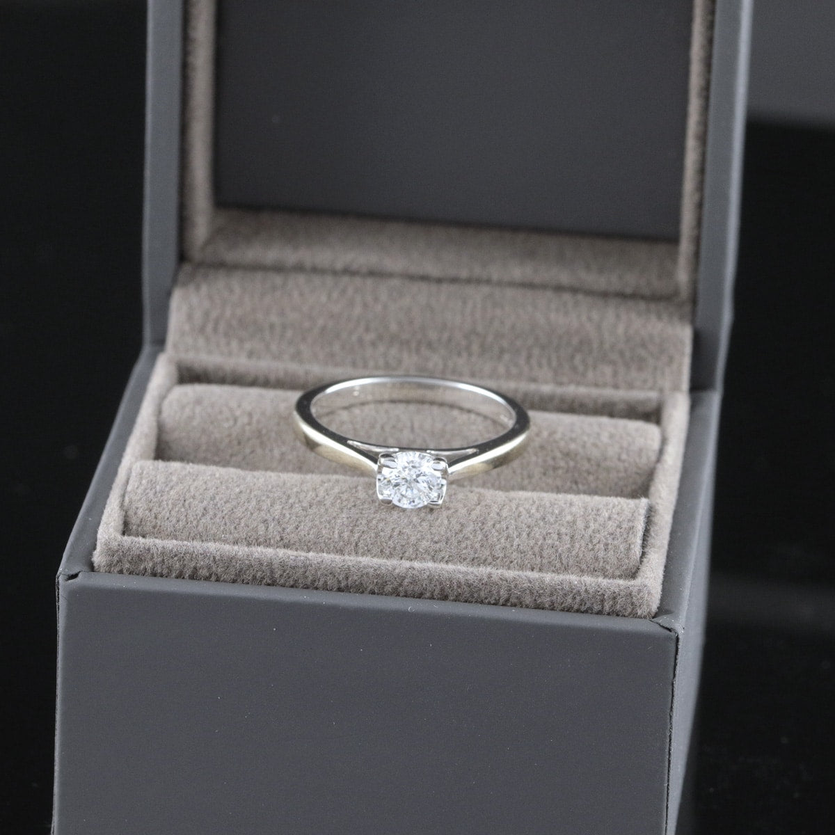 Timanttisormus 0,42 ct (SKU 773)