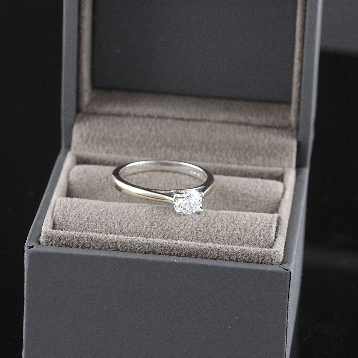 Timanttisormus 0,42 ct (SKU 773)
