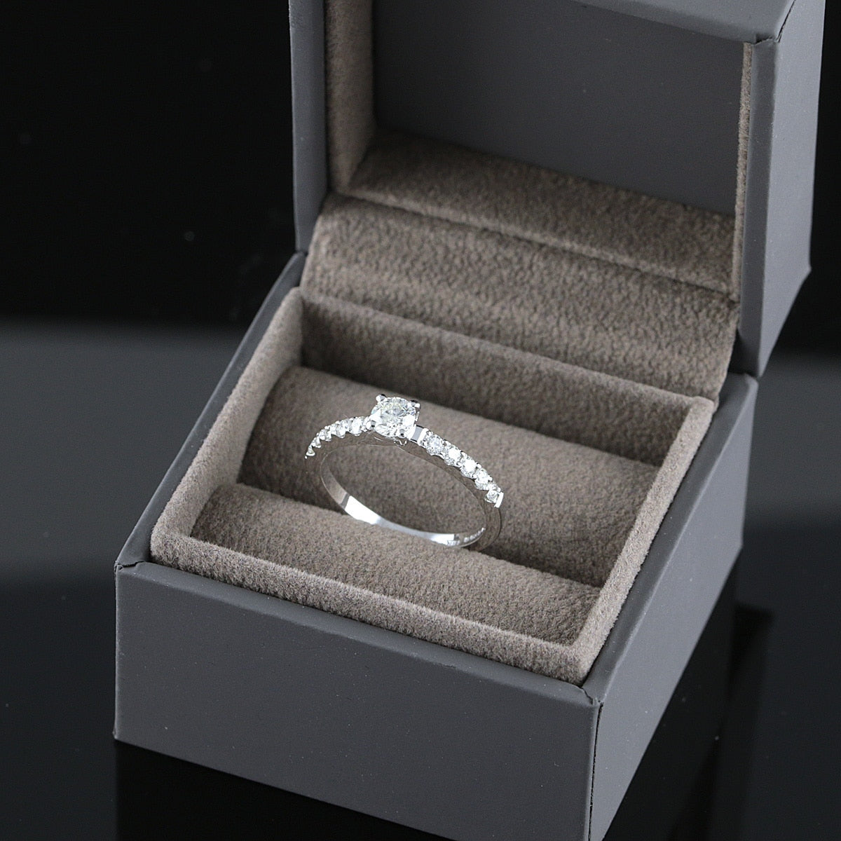 Timanttisormus 0,66 ct (SKU 1033)