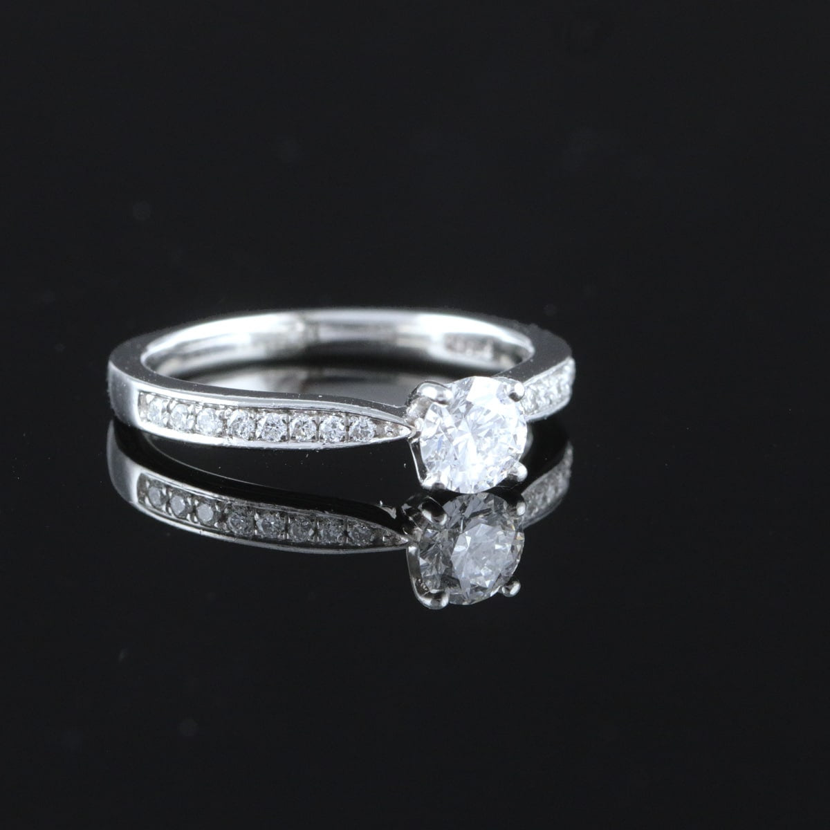 Timanttisormus 0,60 ct  (SKU 608)