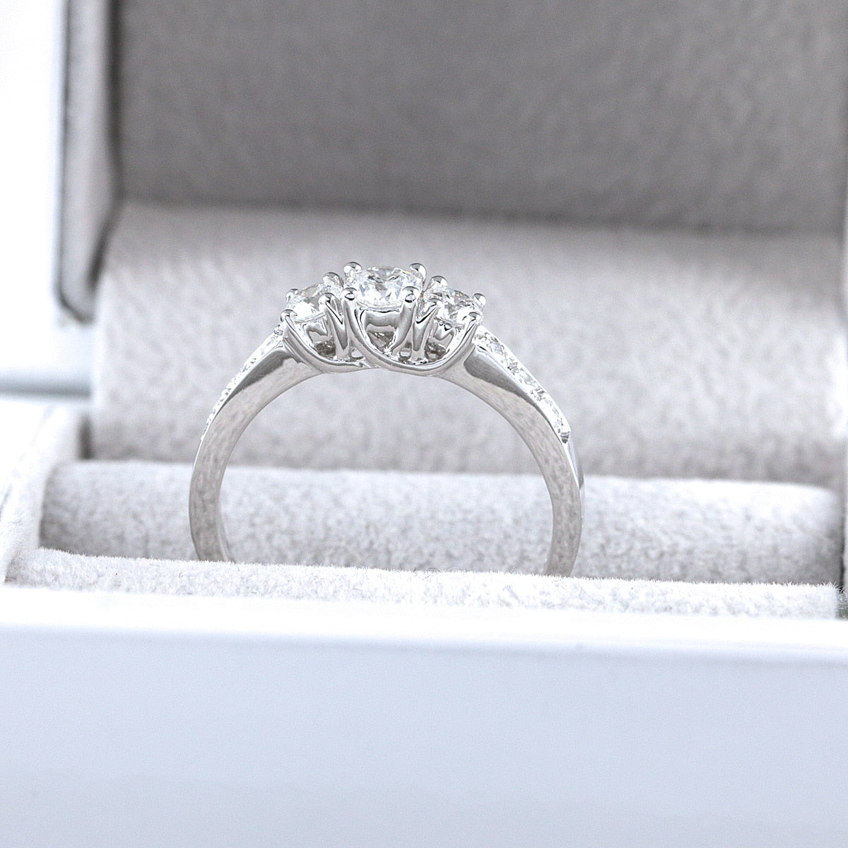 Timanttisormus 0,72 ct (SKU 1062)