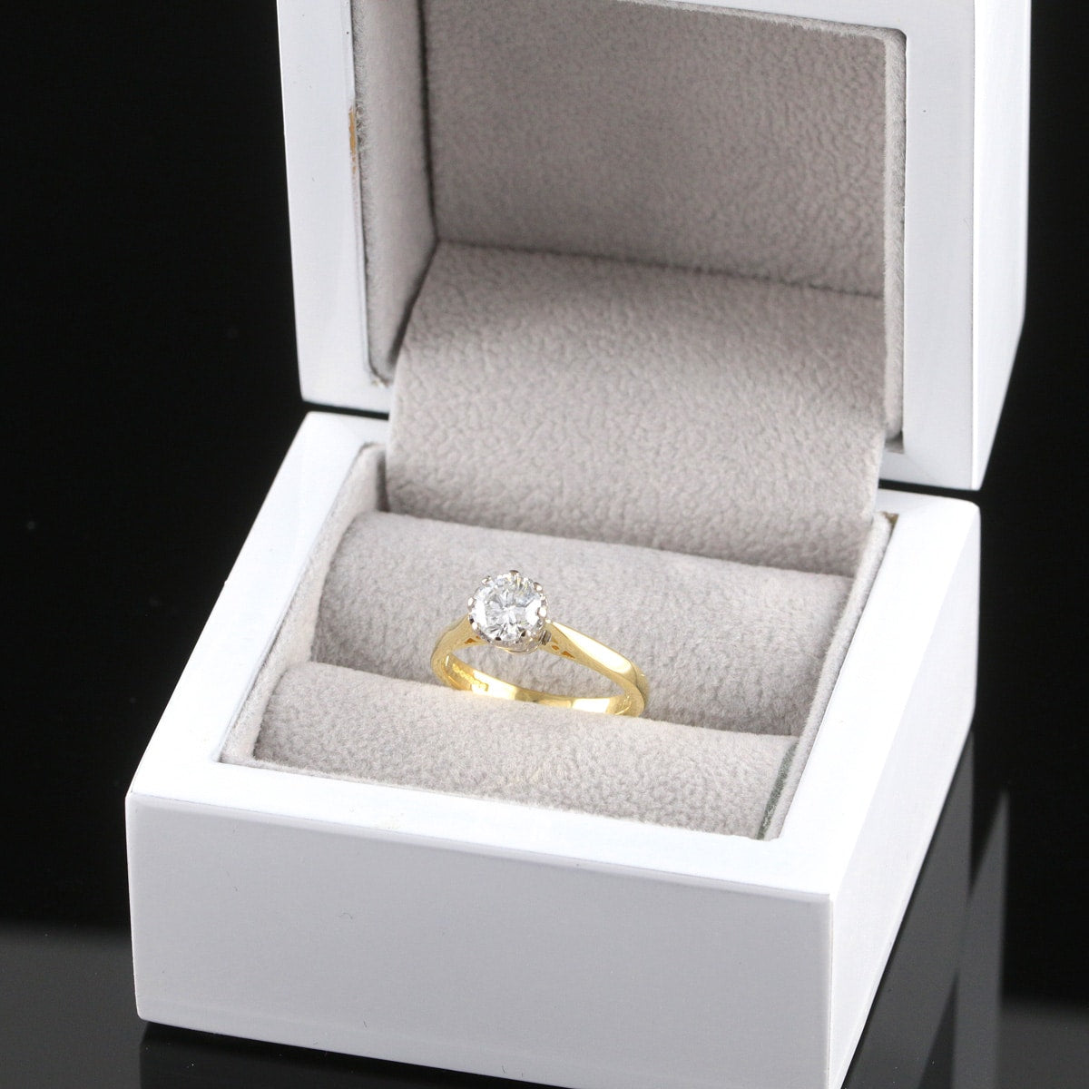 Timanttisormus 0,77 ct (SKU 1076)