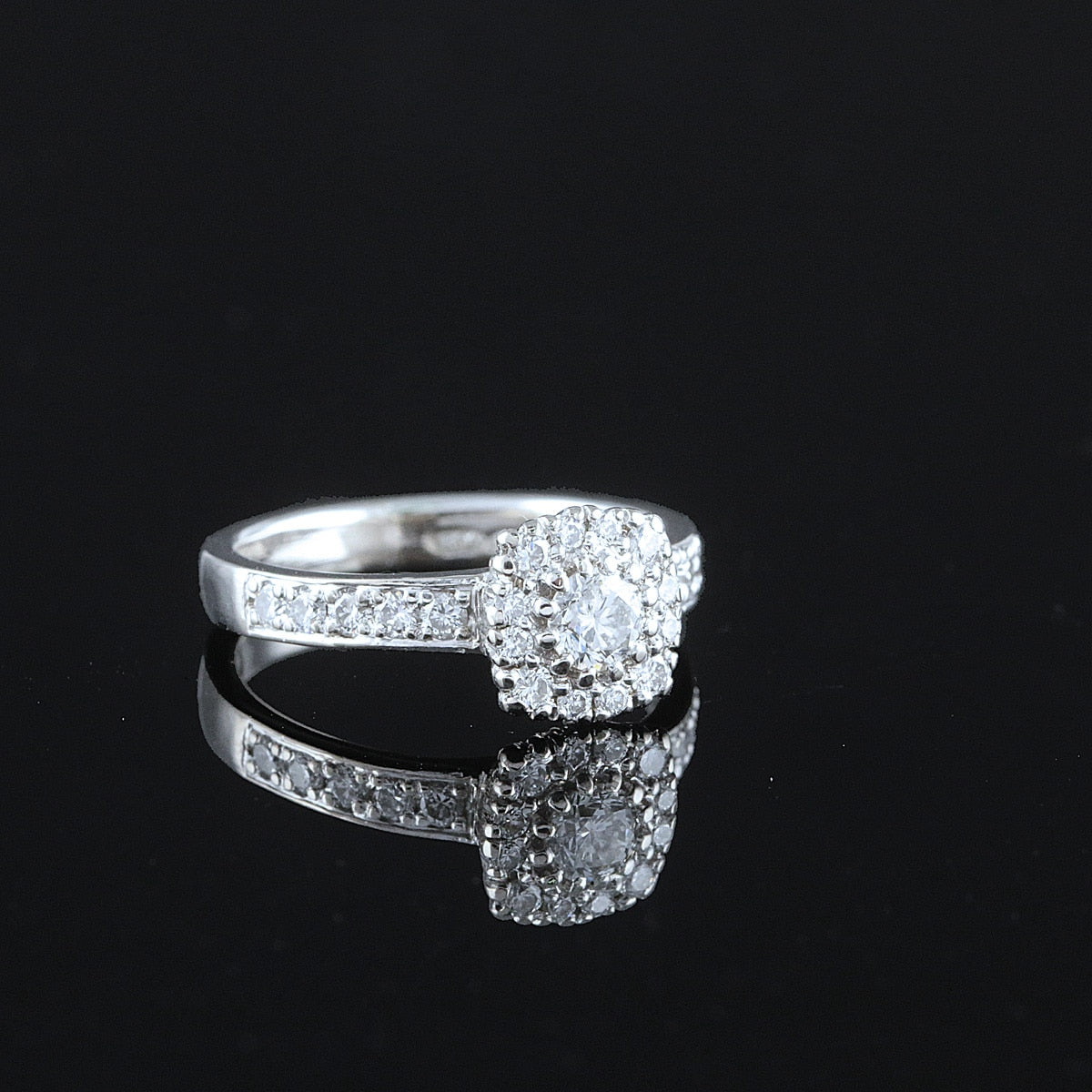 Kultasepät andreasen "Lumivuokko" timanttisormus 0,60ct (SKU 1131)