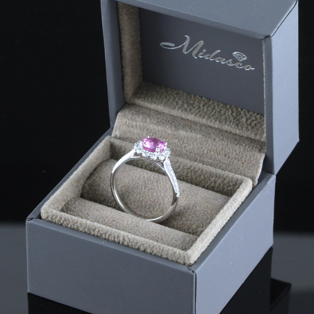 Timantti/safiirisormus n.1,268 ct (SKU 1140)