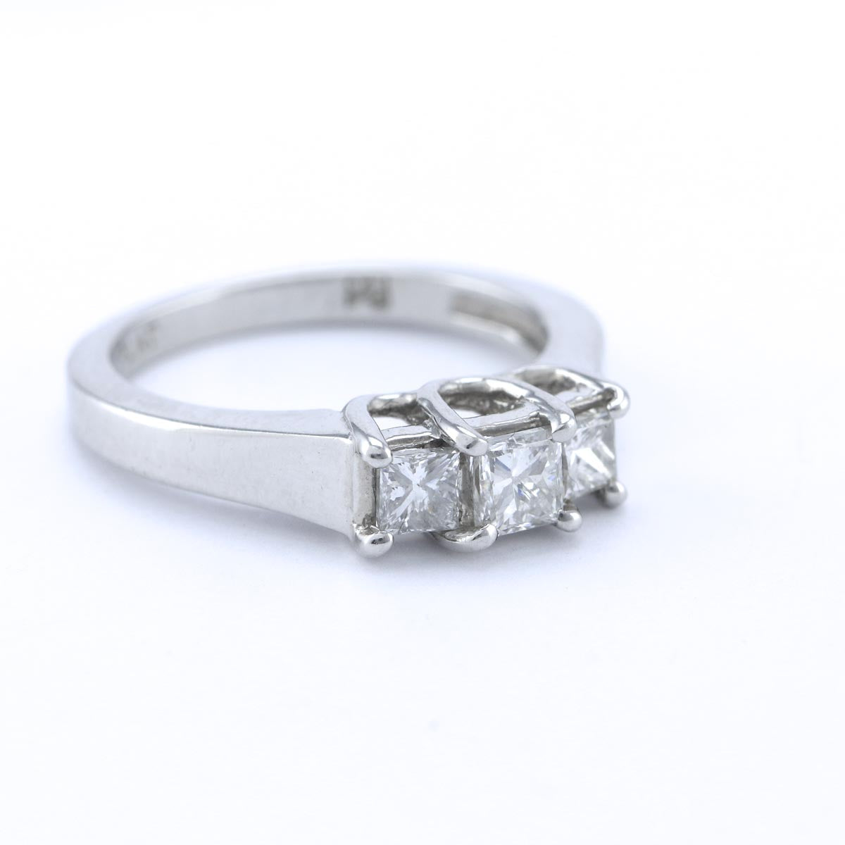 Timanttisormus 0,65 ct (SKU 453)