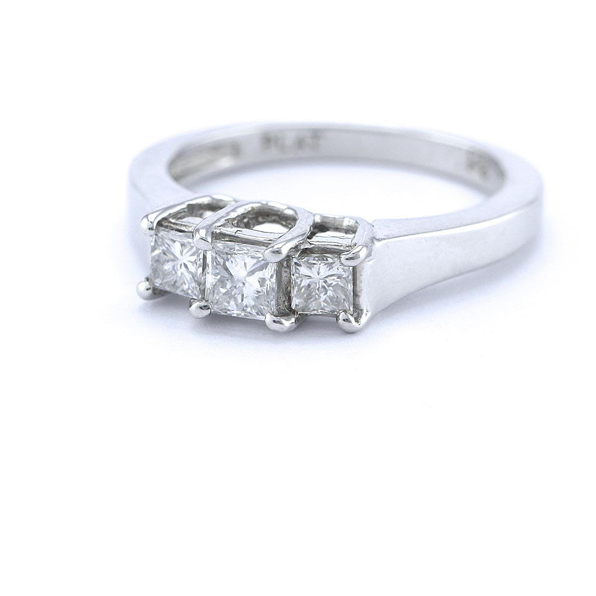 Timanttisormus 0,65 ct (SKU 453)