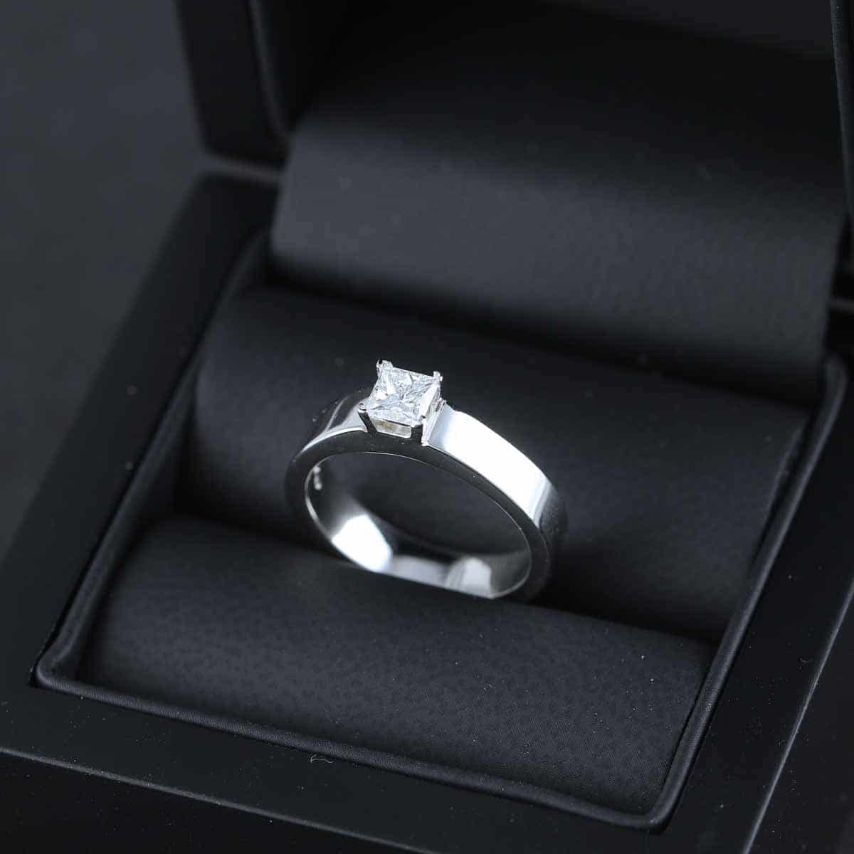 Timanttisormus 0,55 ct (SKU 732)