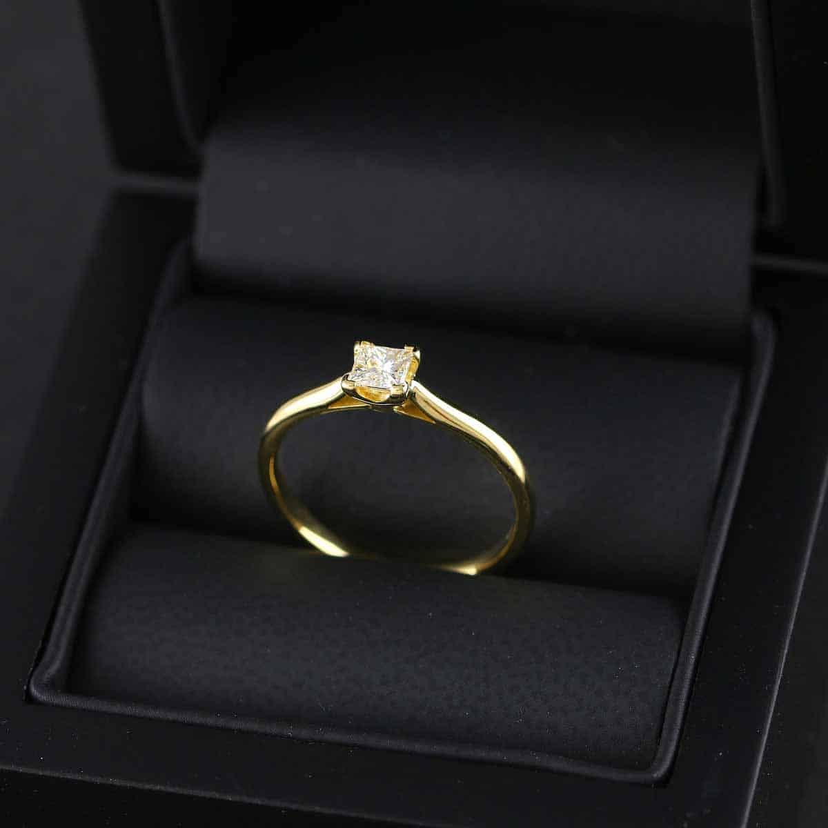 Timanttisormus 0,37 ct (SKU 736)